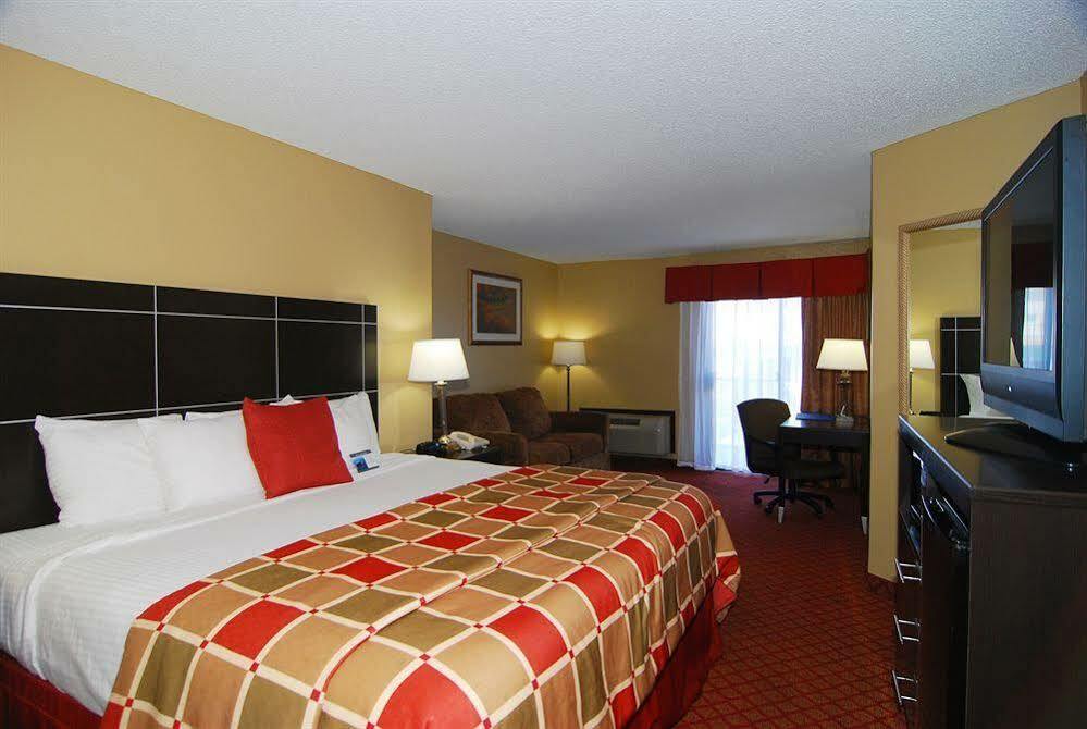 Broadway & Hotel 3*